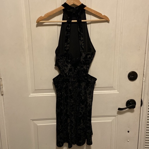 Hollister High Neck Velvet Mini Dress - Picture 5 of 9